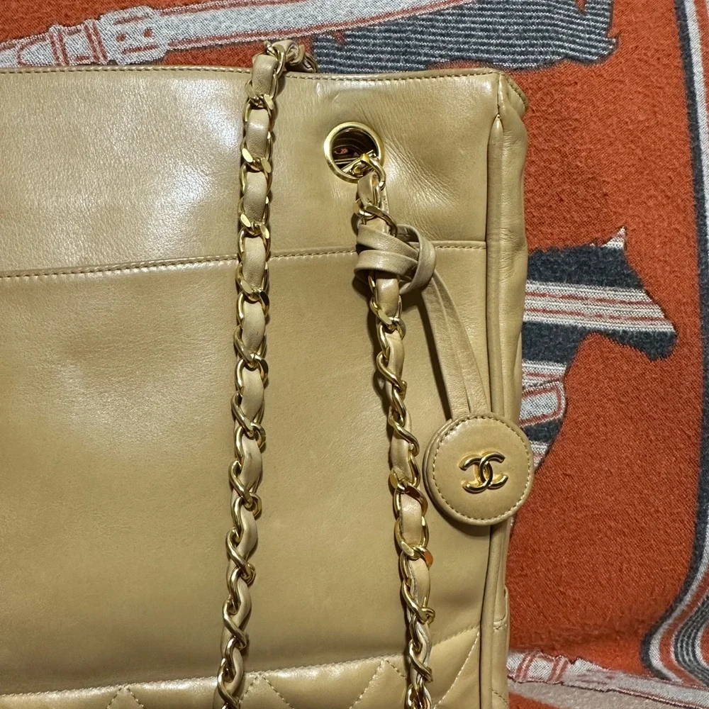 CHANEL❤️🌟 1072727 VINTAGE TAN QUILTED LAMBSKIN ALL LEATHER TOTE BAG⭐️ - Picture 2 of 12